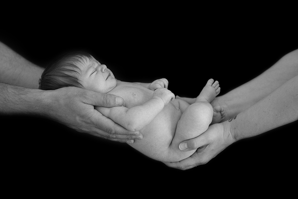 bébé fond noir