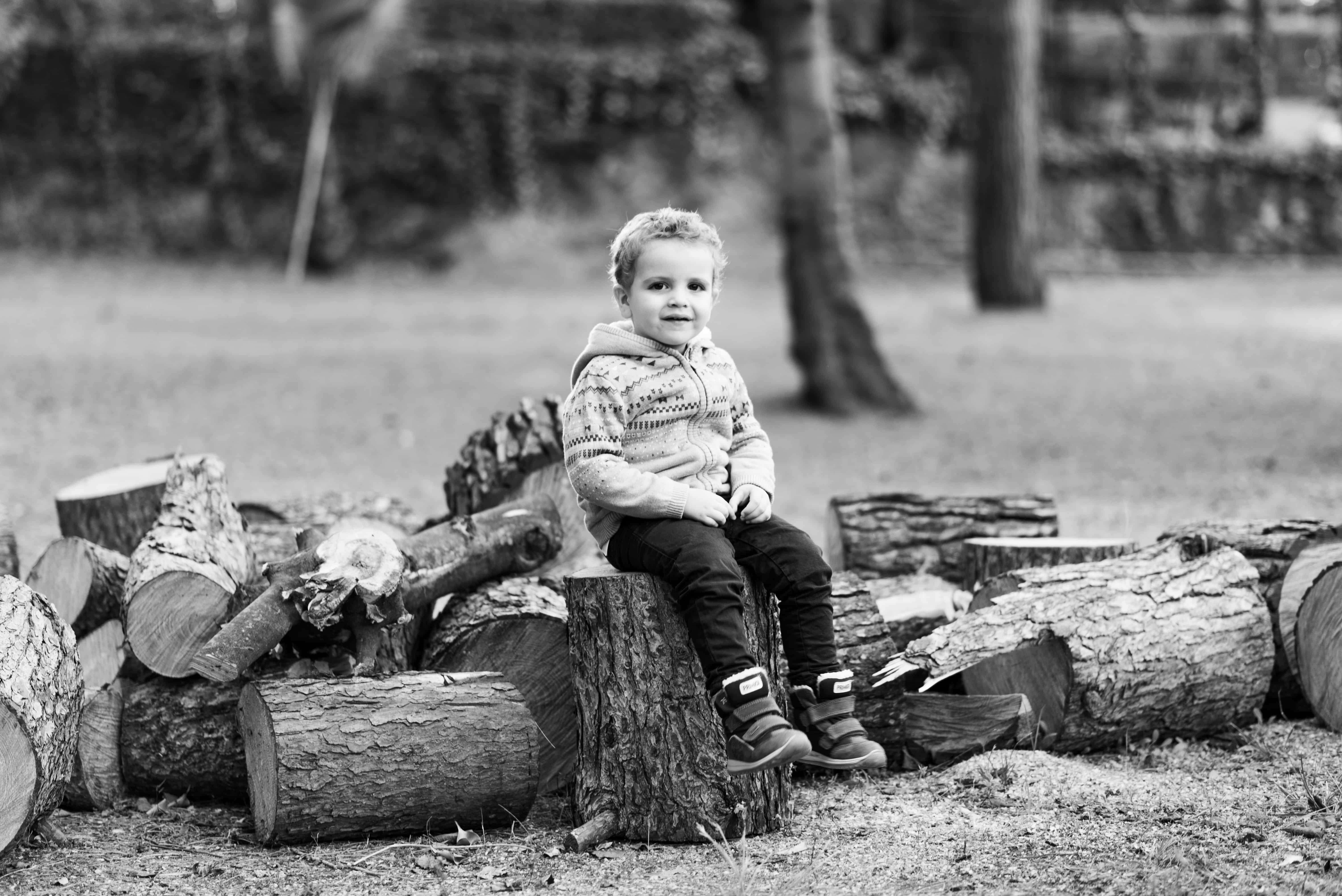 foto niño en el bosque xativa valencia