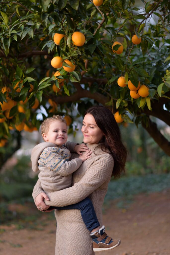 sesion de fotos niños y familia mama y bebe naranjo