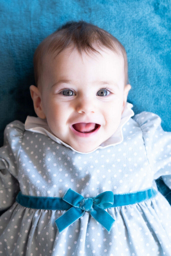 Fotografía de bebé sonriente en Xàtiva