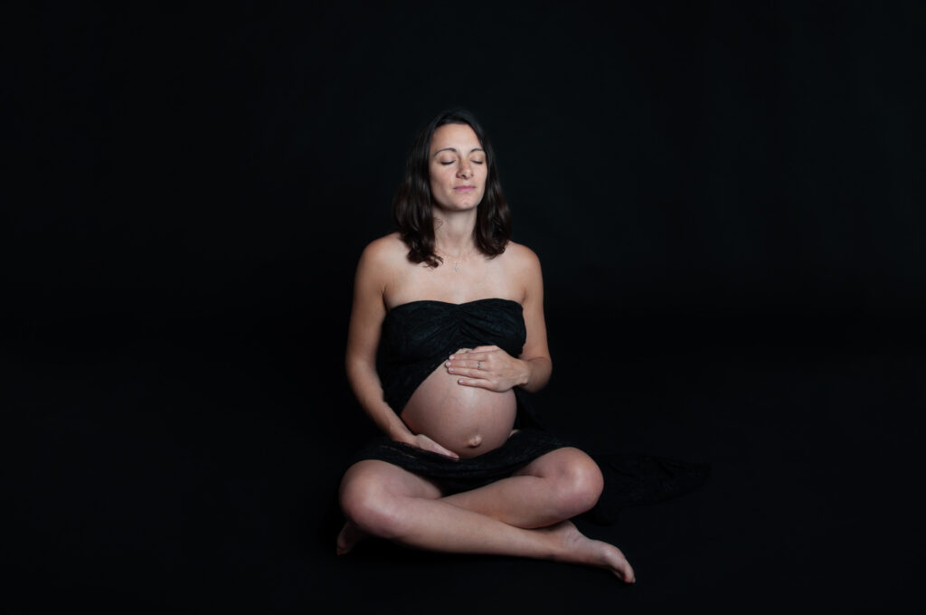 Fotografía de embarazo en estudio en Valencia