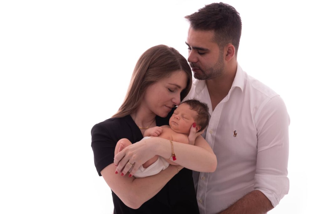 Fotografía familiar con bebé en brazos Valencia
