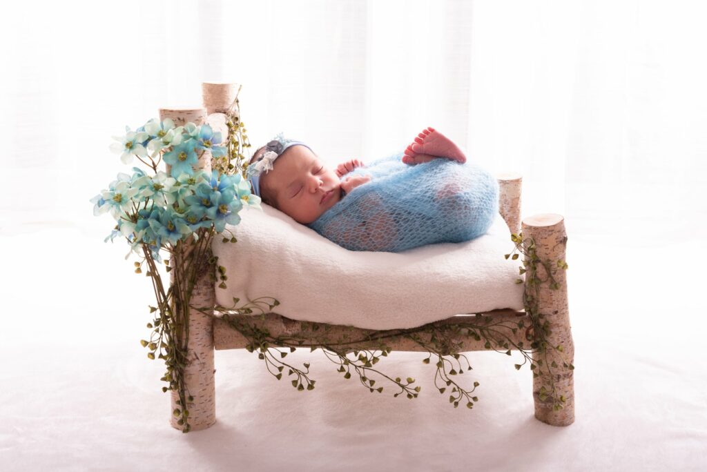 Fotos de bebé en cama floral Valencia