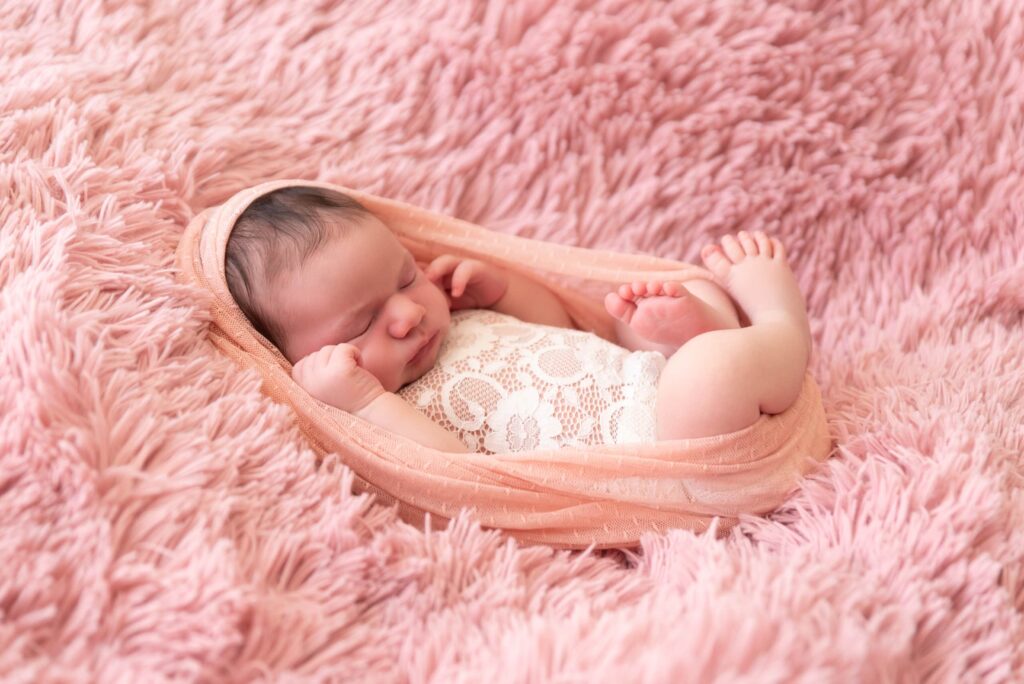Fotos de bebé en fondo rosa Xàtiva