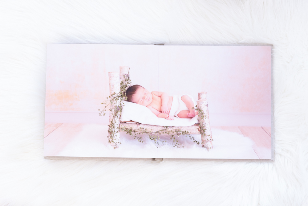 detalle album fotografico profesional xativa cristina escobar fotografo familias cama madera artesanal foto estudio